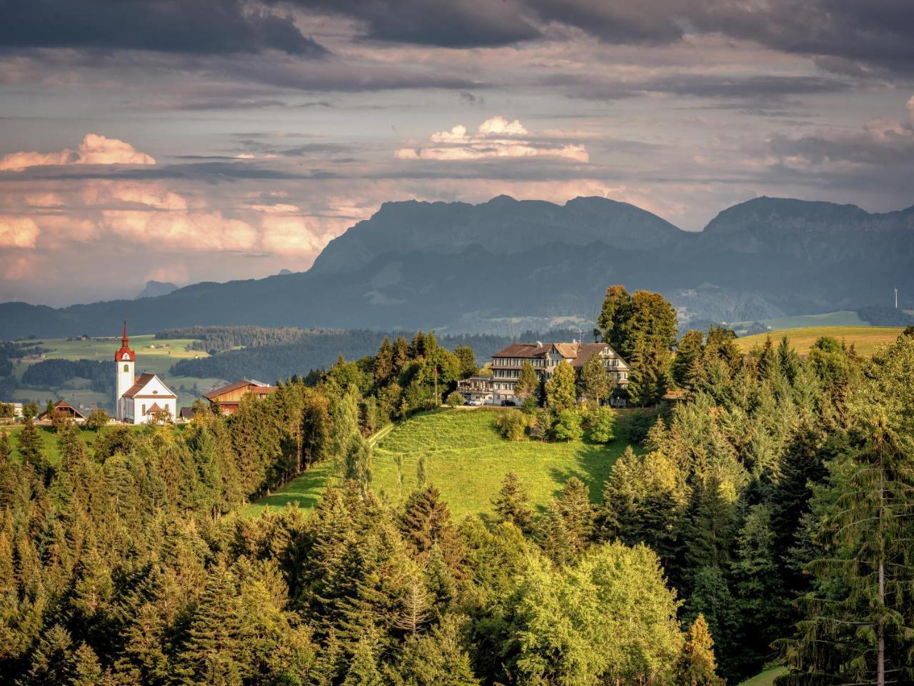 Landgasthof Hotel Menzberg Eksteriør billede